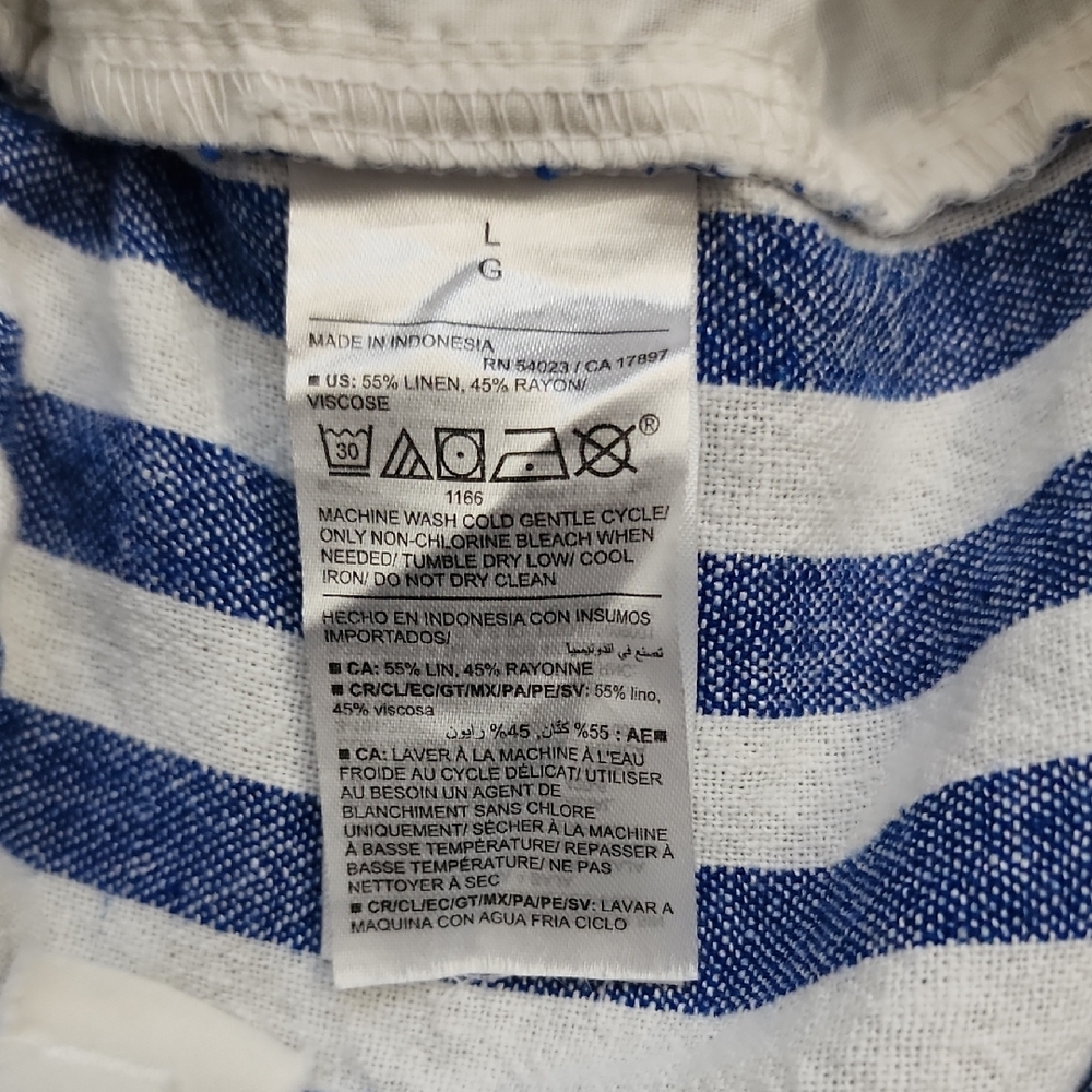 $4 FIRM 🌟FINAL MARK DOWN🌟 Old Navy Blue & White Striped Women’s Shorts - Picture 7 of 9